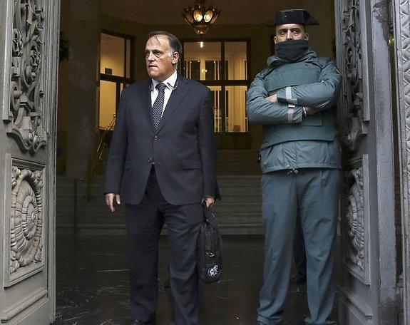 Javier Tebas, a su salida de la sede del ministerio de Educación tras reunirse, ayer, con el ministro de Cultura, José Ignacio Wert.