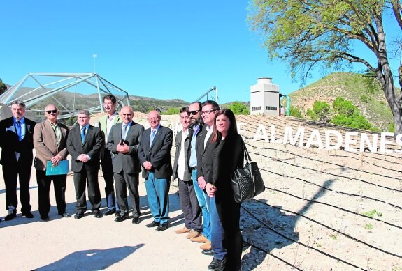 Garre, el consejero Juan Carlos Ruiz y el alcalde de Cieza, el martes en la 'visita' a Almadenes. 