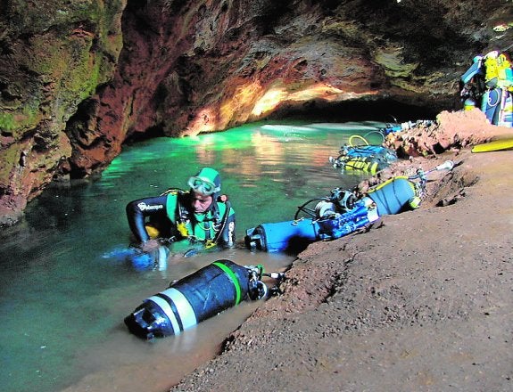 Interior de la cueva del Agua. 