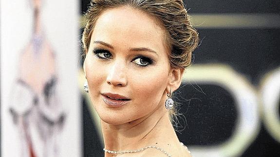  Jennifer Lawrence en la alfombra roja de Oscars de 2013