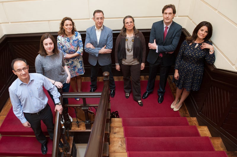 Carlos Escobar (otorrino), Tamara Valero (actriz), Mariela González (maestra), Paco García (locutor de radio), Amelia García del Real (foniatra), Jesús Iniesta (otorrino) y Carmen Iglesias (soprano), en el Casino de Murcia.