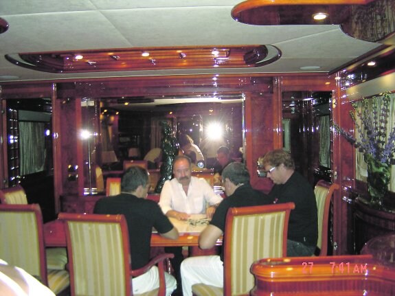 Berberena (de frente), en el yate, en 2004, junto a Peñalver, Del Noce y Salvador Águeda. 