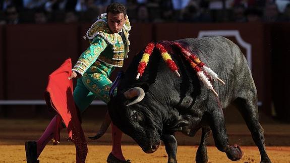 Un momento de la faena de Antonio Ferrera.