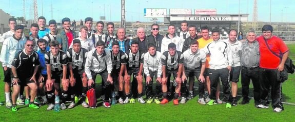 Jugadores del equipo juvenil del Cartagena. :: lv
