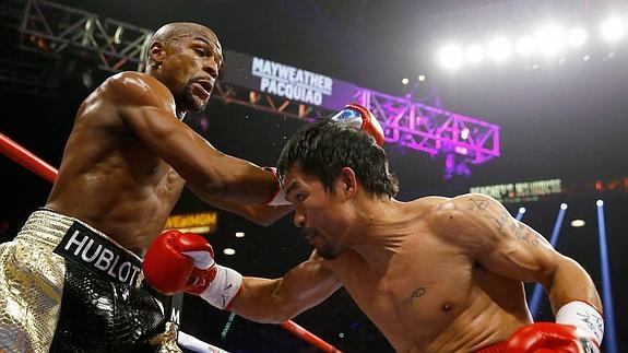 Floyd Mayweather y Pacquiao durante el combate. 