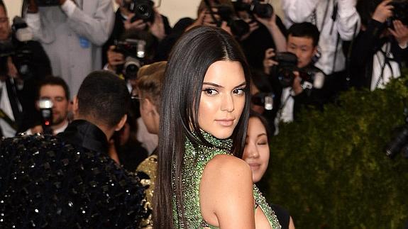 Kendall Jenner a su llegada a la gala del MET. 