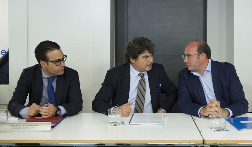 Pablo Zalba, de Navarra, Jorge Moragas, jefe de gabinete de Mariano Rajoy, y Pedro Antonio Sánchez, ayer en el Comité Ejecutivo Nacional del PP que tuvo lugar en Madrid. 