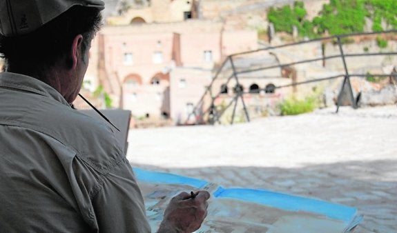 Pedro Cano, trabajando en una de sus obras. 