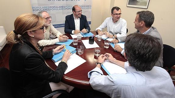 Reunión, esta mañana, de la comisión de pactos postelectorales.