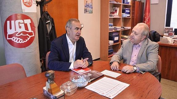 Rafael González Tovar y Antonio Jiménez, durante su reunión, este viernes.