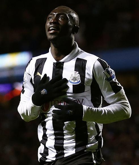 El delantero senegalés Papiss Cissé del Newcastle 