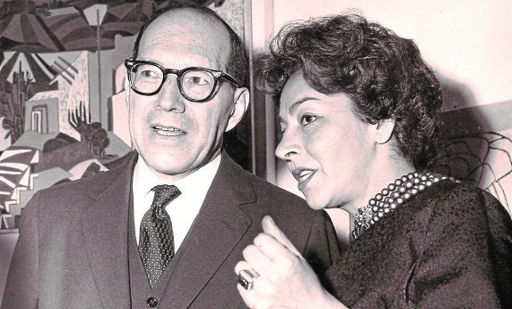 El historiador y diplomático Germán Arciniegas y la pintora Emma Reyes. 