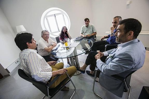 Giménez, García Pagán, Castejón, Aznar, Tarifa y López, en la reunión de ayer. 