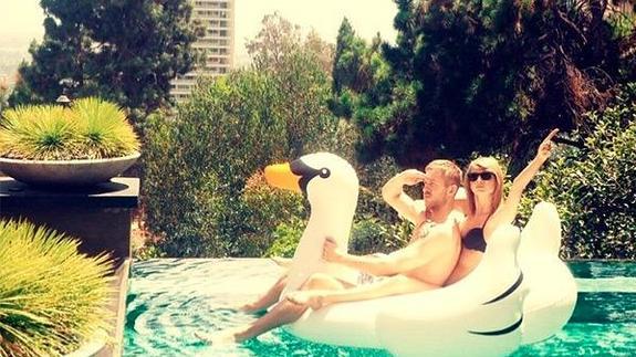 Taylor Swift con el Dj Calvin Harris