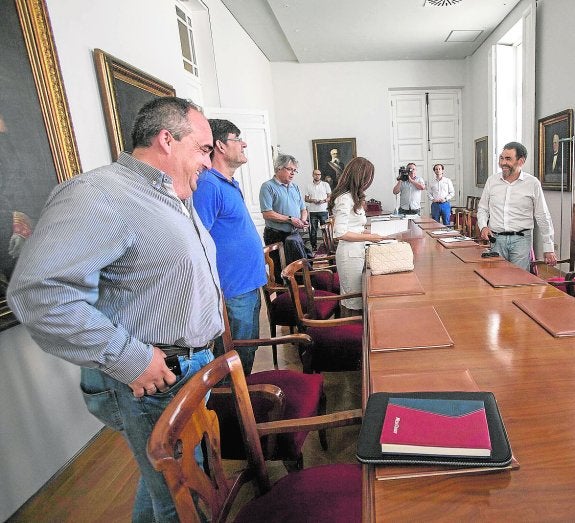 Torralba, Aznar, Castejón y García Pagán (PSOE), ayer con el alcalde, José López. 