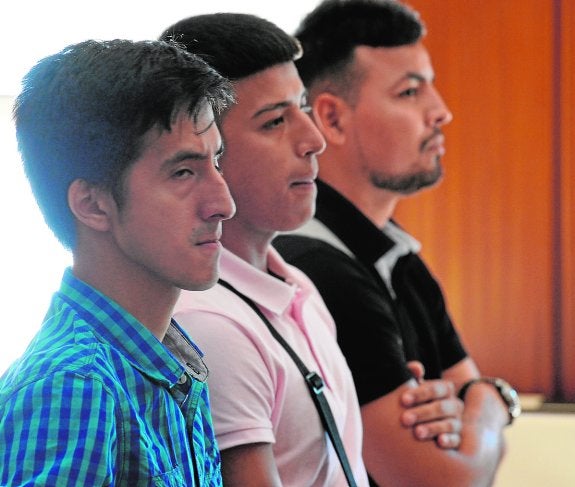 Los tres miembros de la banda latina, ayer, en la Audiencia Provincial de Murcia. 