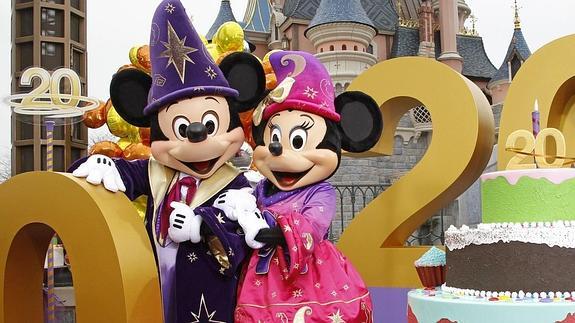 MIckey Mouse y Minnie en el 20 aniversario de Disneyland. 