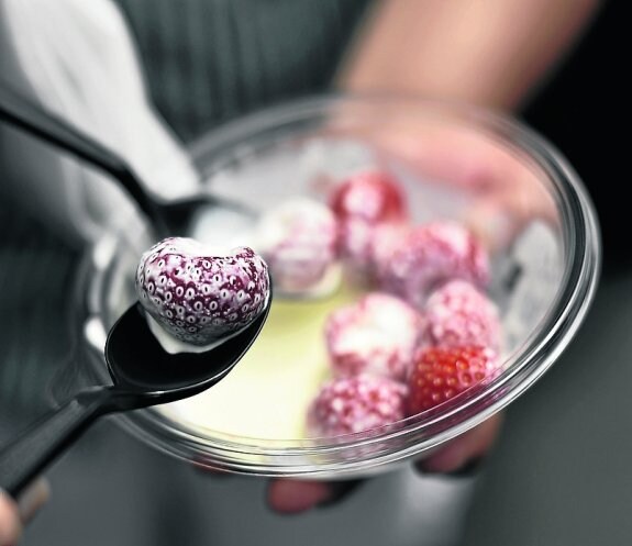 Se comerán 142.000 raciones de fresas con nata este año. 