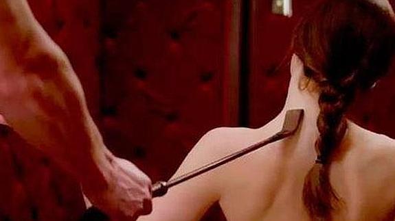 Dakota Johnson en una escena de '50 sombras de Grey' 