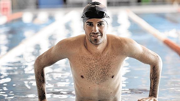 López, entrenado en la piscina de Puente Tocinos.