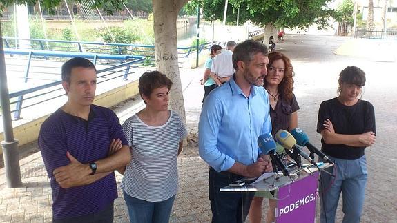 Óscar Urralburu, durante la rueda de prensa, esta mañana.