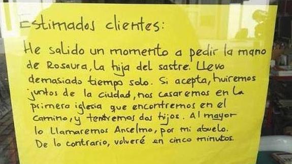 La nota de 'vuelvo en cinco minutos' de esta librería sevillana se hace viral. 