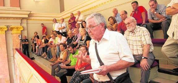 Joaquín Contreras, portavoz de la Plataforma Pro-Soterramiento, durante su intervención en el Pleno. 