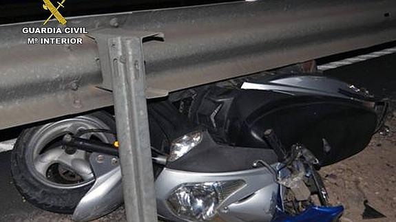 Estado en el que quedó la moto tras el accidente. 