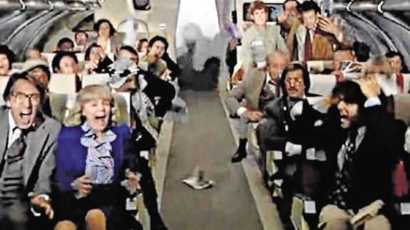 Escena de 'Aterriza como puedas'. 