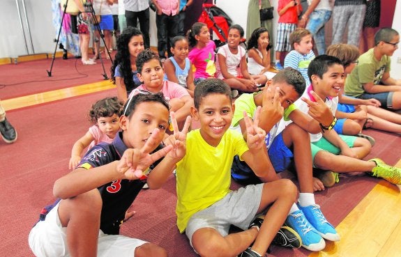 Niños saharauis, de visita en el Palacio Consistorial en el mes de julio. 