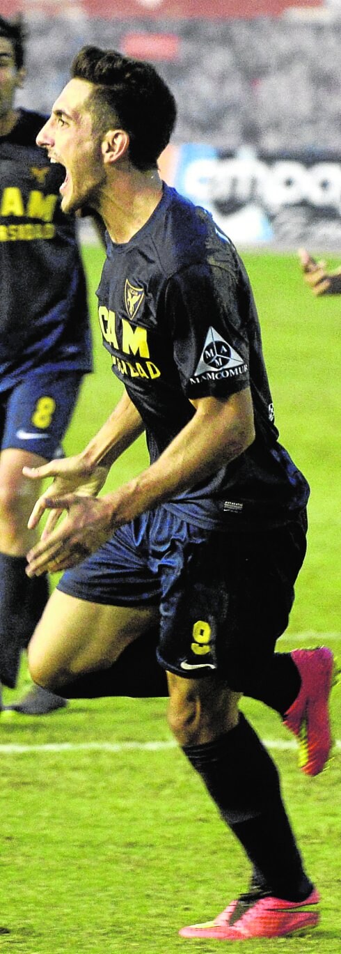 Pallarés celebra el gol que le marcó el sábado al Cartagena.