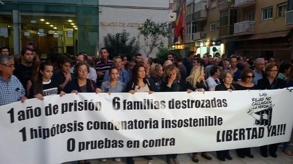 Concentración a las puertas del Palacio de Justicia de Cartagena.