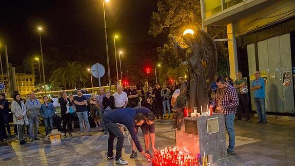 Policías y allegados se concentran en Cartagena tras conocer la muerte de Gregorio Javier G.M. 