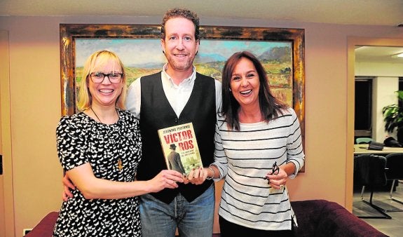 Emiia Lope, Jerónimo Tristante y María Dueñas. 