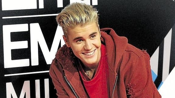 Justin Bieber llega a la gala de los premios MTV Europe Music Awards en Milán. 