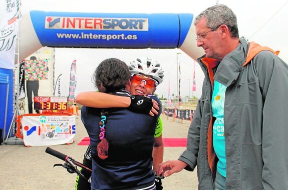 Ana Raquel Ortiz, tras superar en solitario el reto de La Cabra. 