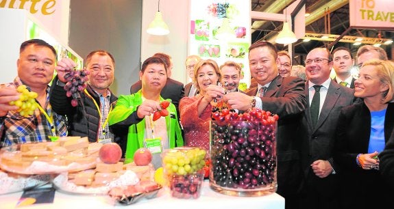 Las exportaciones hortofrutícolas baten récords y compensan el mercado interno
