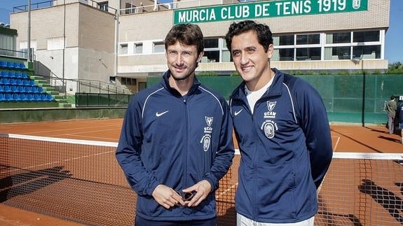 Juan Carlos Ferrero y Nicolás Almagro durante un momento de la presentación del UCAM Club de Tenis, celebrada este martes.