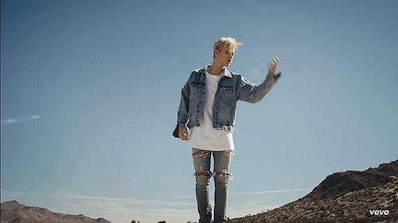 Justin Bieber patina en Nueva York tras anunciar que prepara 13 videoclips