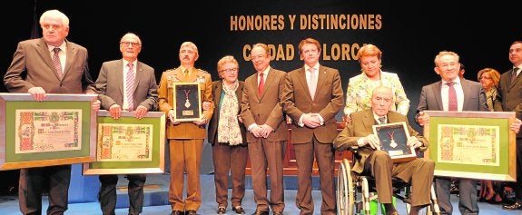 Rafael Artero del Álamo, Agustín Aragón Villodre, el teniente general de la Unidad Militar de Emergencias Miguel Alcañiz, Rosalía Sala Vallejo, Antonio Gil Olcina, Francisco Jódar Alonso, José María Castillo Navarro y Juan Perán Ramos. 