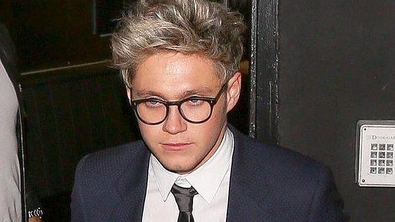 Niall Horan con gafas.