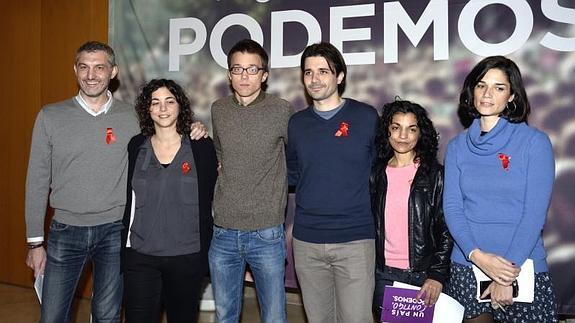 Íñigo Errejón (tercero por la izquierda), este martes, en Murcia. 