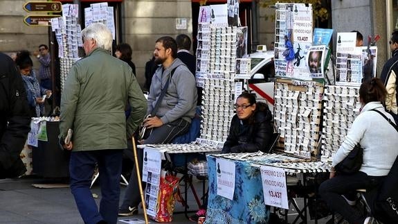 Puesto de venta de Lotería de Navidad "Doña Manolita" en la madrileña Puerta del Sol.