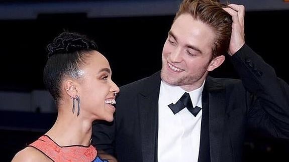 Robert Pattinson y FKA Twigs 