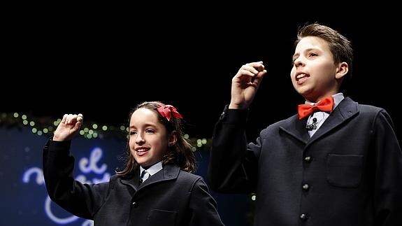 Niños de San Ildefonso cantan el segundo premio de la Lotería de Navidad