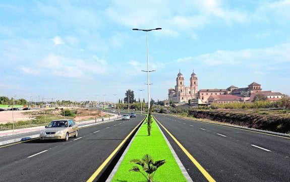 El vial inaugurado ayer conecta las pedanías de Guadalupe y La Ñora pasando por la UCAM. 