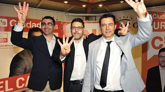 Con cuatro diputados, Ciudadanos se convierte en la llave que puede dar la presidencia a Pedro Antonio Sánchez, después de que el PP perdiera la mayoría absoluta. 