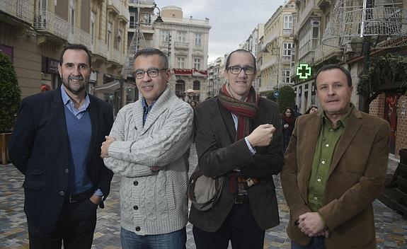 José Sánchez Conesa, Luis Miguel Pérez Adán, Juan Ignacio Ferrández y Francisco José Franco, en la calle Puerta de Murcia. 