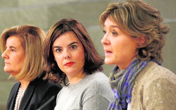 Fátima Báñez, Sáenz de Santamaría y García Tejerina, ayer. 