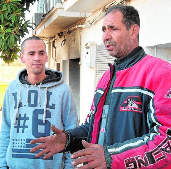 Jawad Segdal y Otmani Kadda explican lo sucedido. 